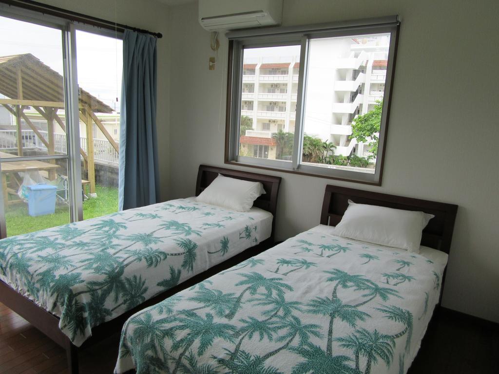 Guest House Diamond Yomitan Eksteriør billede